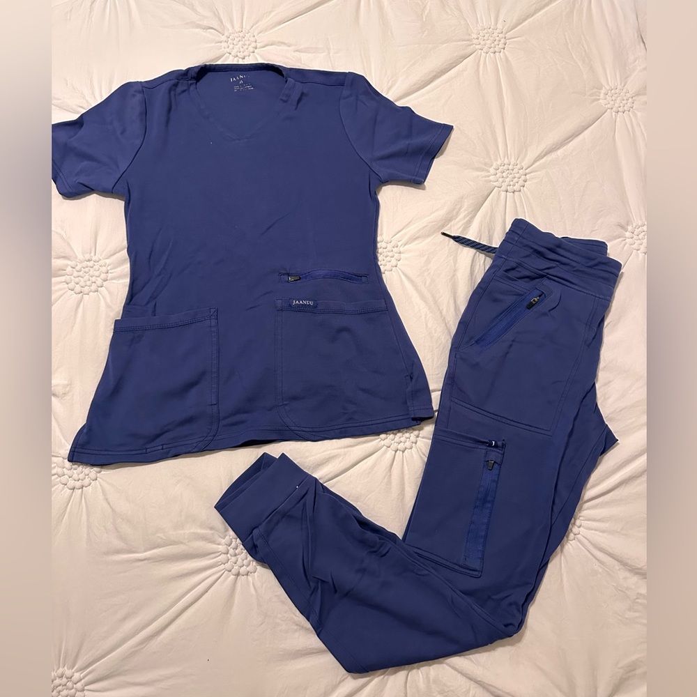 Jaanuu Scrub Set (galaxy blue)
